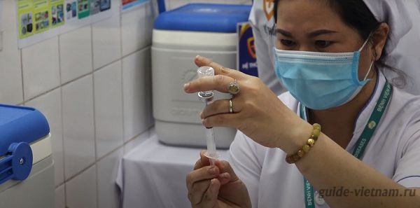 Вакцинация во Вьетнаме вакциной AstraZeneca