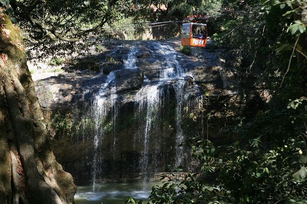 канатная дорога над водопадом пренн